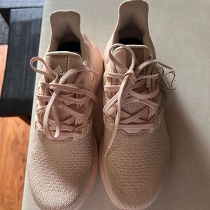 Adidas UBounce DNA Lightweight Breathable Design